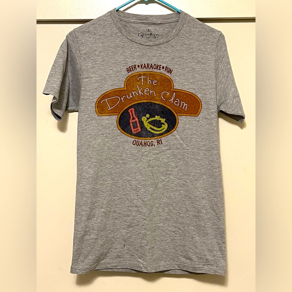 Family Guy The Drunken Clam shirt - size S gray